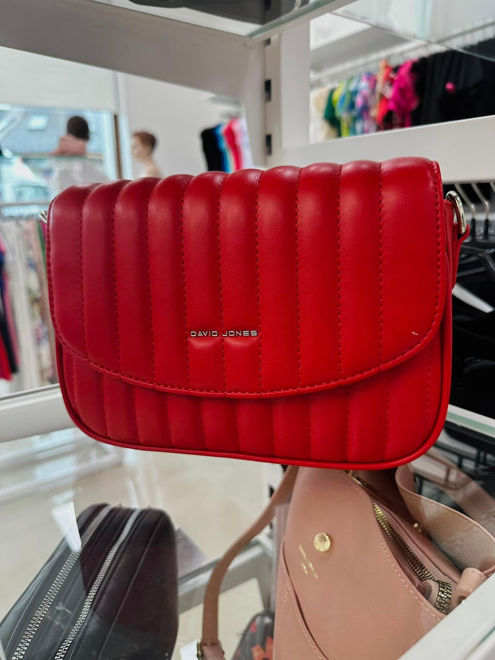 Kép: David Jones Piros Hosszanti Steppelt Táska