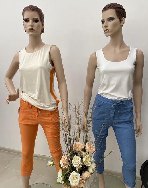 Kép: Bal oldali modell: Magenta Fehér oldalt Narancs Betétes Kerek Nyakú Ujjatlan Trikós Felső
