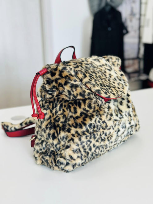 Kép: Nöbo Ocelot Mintás Piros Szőrmés Táska