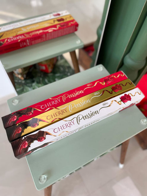 Kép: Cherry Passion Rózsás Alkoholos Meggyes Étcsokoládé Praliné