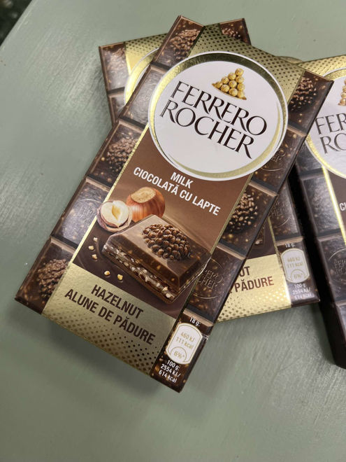 Kép: Ferrero Rocher Milk Hazelnut Tejcsokoládé Mogyoródarabkákkal és Mogyorós Töltelékkel