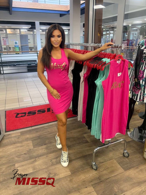 Kép: MissQ Pink Arany Feliratos Ruha