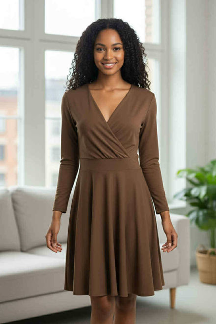 Kép: Sötétbarna Átlapolt Ruha