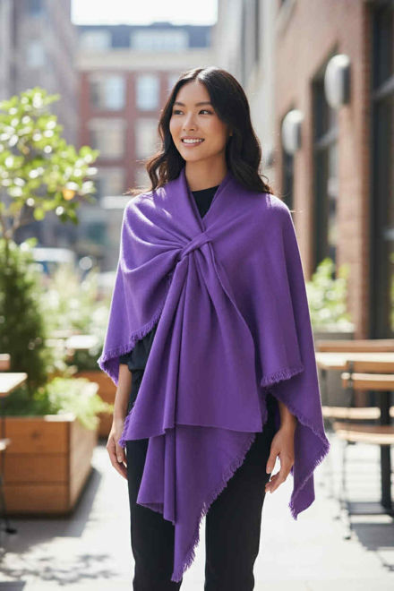 Kép: Lila Rojtos Szélű Poncsó