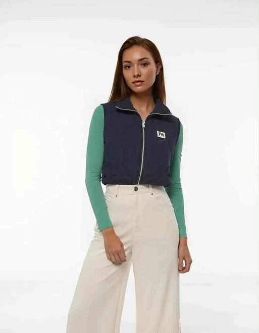 Kép: Fekete Húzott Mellény