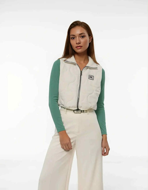 Kép: Fehér Húzott Mellény