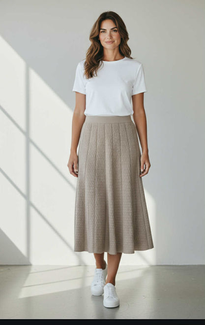 Kép: Nude Anyagában Mintás Hosszú Szoknya