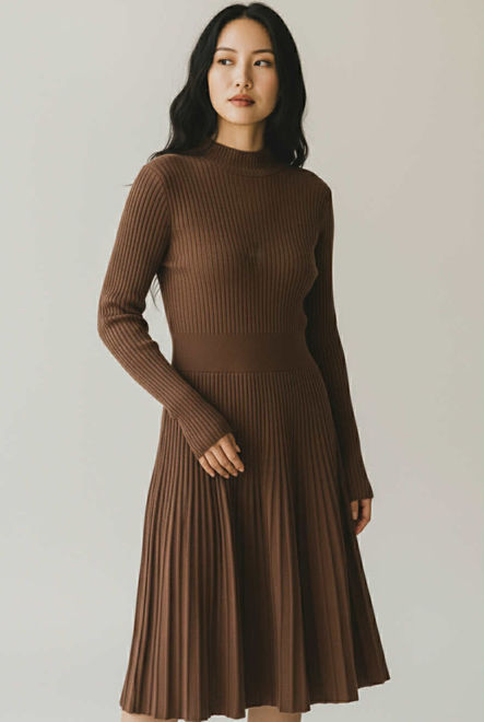 Kép: Sötétbarna Hosszú Loknis Ruha