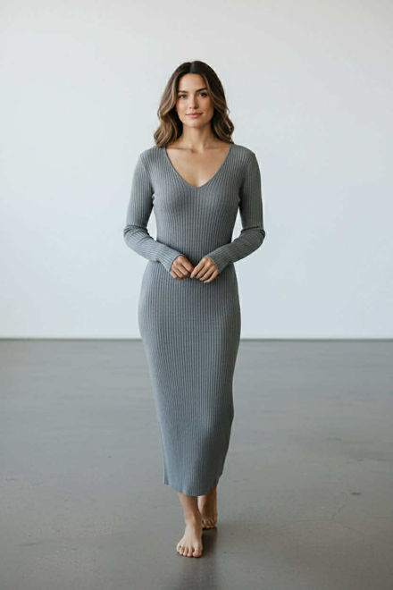 Kép: Szürke Kötött Hosszú V Kivágású Ruha