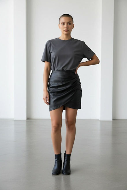 Kép: Fekete Átlapolt Műbőr Szoknya